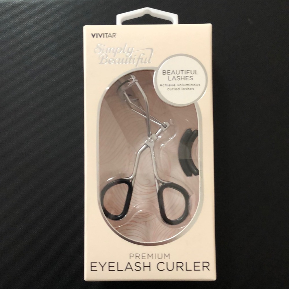 Eyelash curler Premium Beautiful Lashes Vivitar with 2 refill pads new
